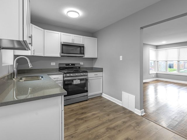 3526 W 80th Place, Chicago, IL 60652