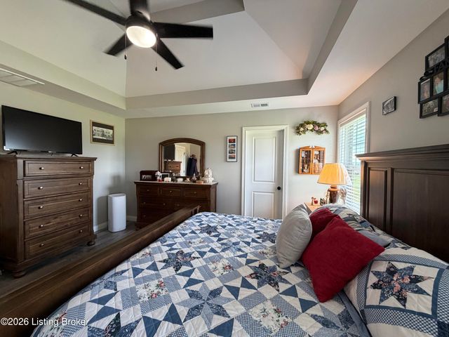 127 Hidden Valley Dr, Bardstown, KY 40004