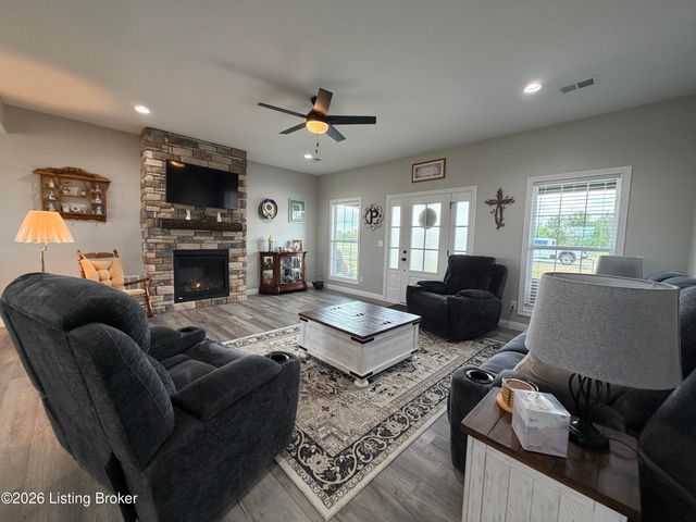 127 Hidden Valley Dr, Bardstown, KY 40004