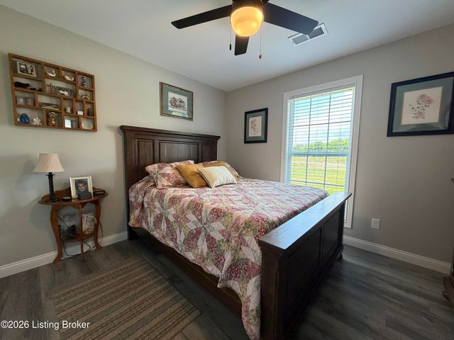 127 Hidden Valley Dr, Bardstown, KY 40004