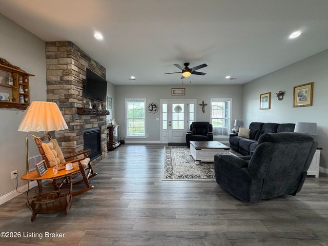 127 Hidden Valley Dr, Bardstown, KY 40004