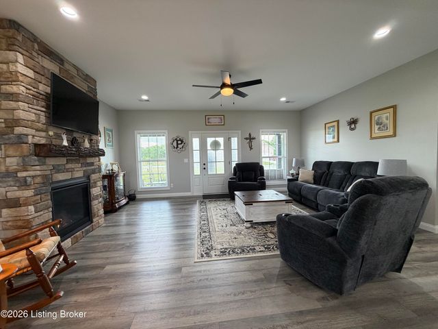 127 Hidden Valley Dr, Bardstown, KY 40004