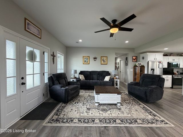 127 Hidden Valley Dr, Bardstown, KY 40004