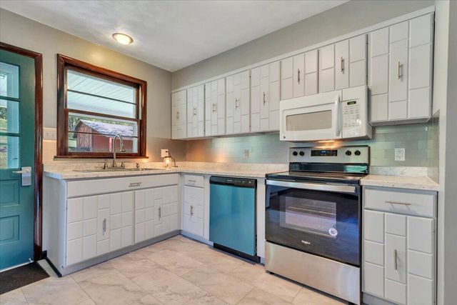 E 1108 Dolly Ann DR, Covington, VA 24426