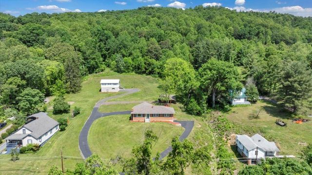 E 1108 Dolly Ann DR, Covington, VA 24426