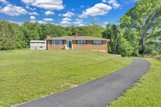 E 1108 Dolly Ann DR, Covington, VA 24426