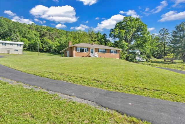 E 1108 Dolly Ann DR, Covington, VA 24426