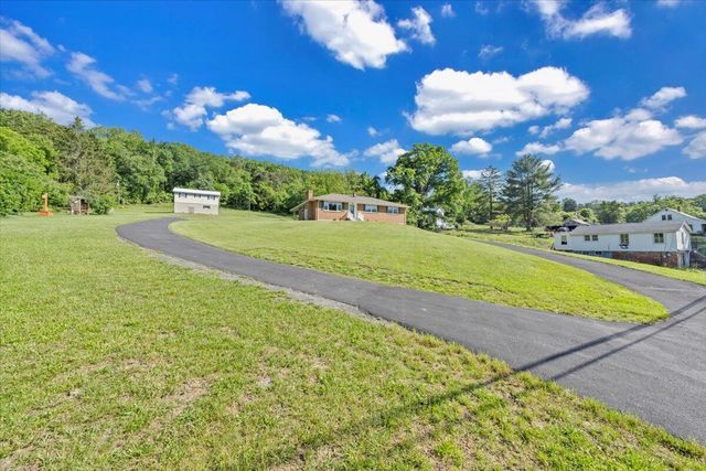 E 1108 Dolly Ann DR, Covington, VA 24426