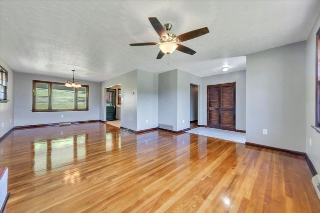 E 1108 Dolly Ann DR, Covington, VA 24426