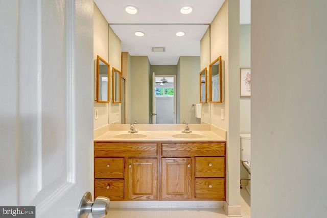 8710 PICCADILLY PL, Springfield, VA 22151