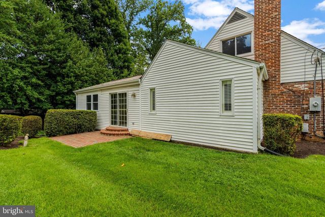 8710 PICCADILLY PL, Springfield, VA 22151