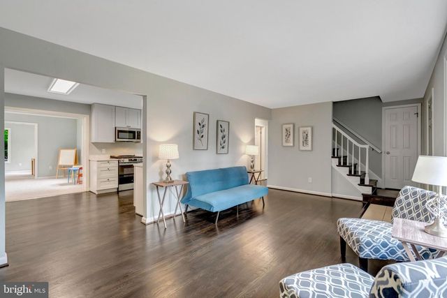 8710 PICCADILLY PL, Springfield, VA 22151