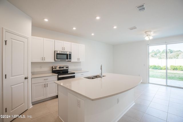 13112 ANNIE’S WALK Drive, Jacksonville, FL 32218