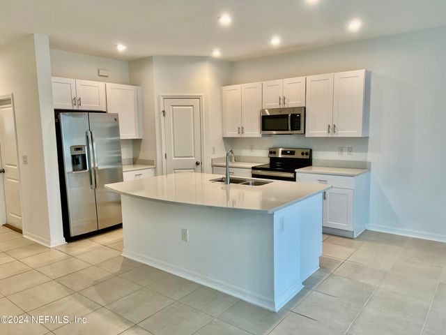 13112 ANNIE’S WALK Drive, Jacksonville, FL 32218