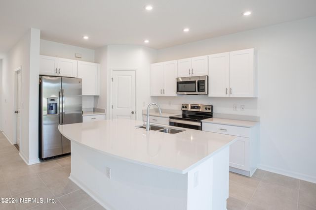 13112 ANNIE’S WALK Drive, Jacksonville, FL 32218