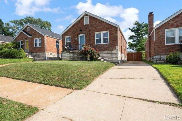 5648 Tholozan Avenue, St Louis, MO 63109