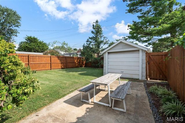 5648 Tholozan Avenue, St Louis, MO 63109