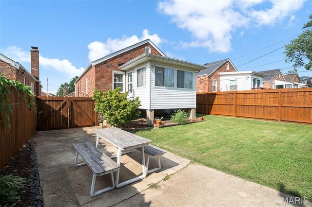 5648 Tholozan Avenue, St Louis, MO 63109