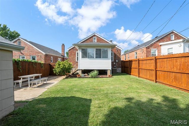 5648 Tholozan Avenue, St Louis, MO 63109