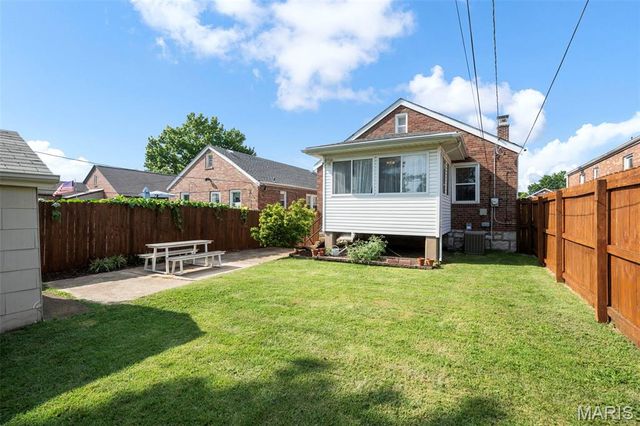 5648 Tholozan Avenue, St Louis, MO 63109