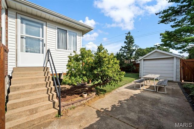 5648 Tholozan Avenue, St Louis, MO 63109