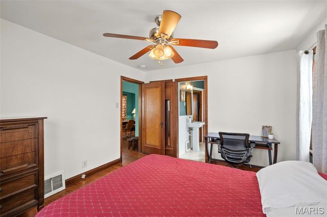5648 Tholozan Avenue, St Louis, MO 63109