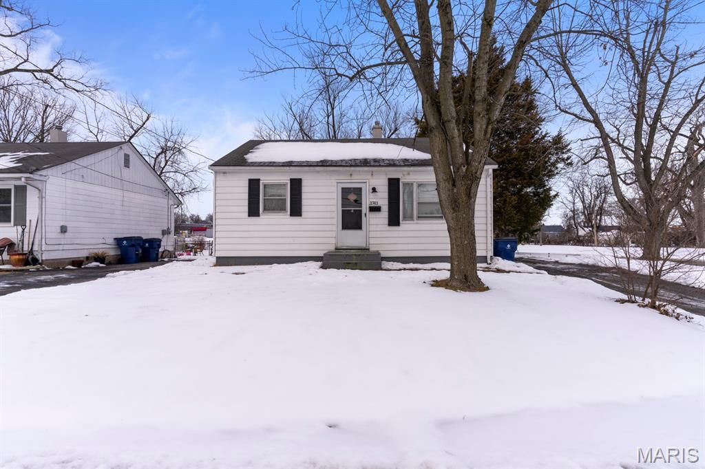 3743 Wright Avenue, St Ann, MO 63074