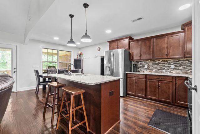 125 Sycamore Hill Dr, Clarksville, TN 37042