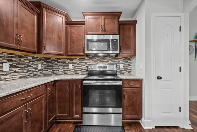 125 Sycamore Hill Dr, Clarksville, TN 37042