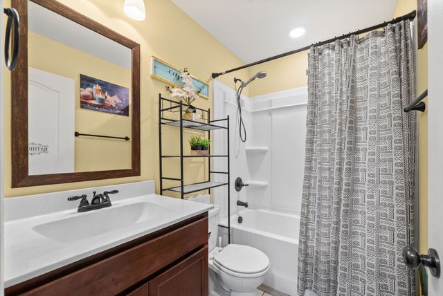 125 Sycamore Hill Dr, Clarksville, TN 37042