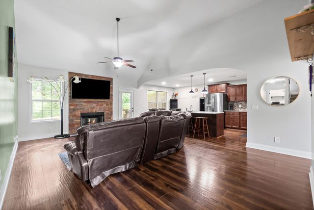 125 Sycamore Hill Dr, Clarksville, TN 37042