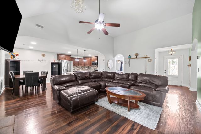 125 Sycamore Hill Dr, Clarksville, TN 37042