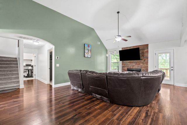 125 Sycamore Hill Dr, Clarksville, TN 37042
