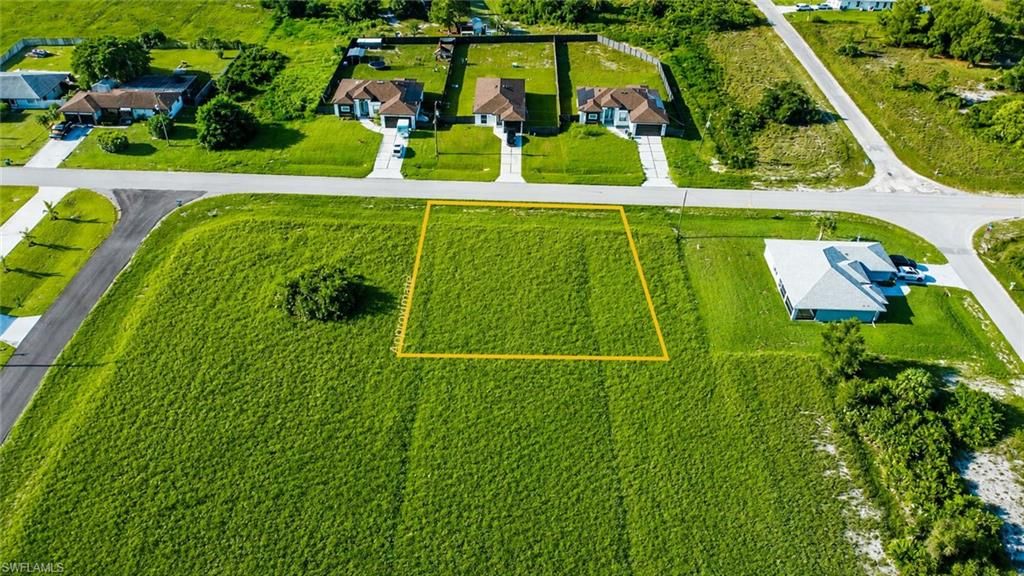813 Jaguar BLVD, LEHIGH ACRES, FL 33974 — exterior