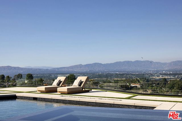 16401 Mulholland Drive, Los Angeles, CA 90049