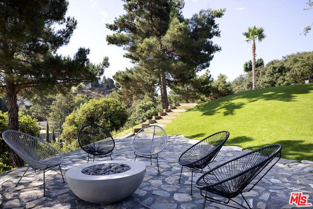 16401 Mulholland Drive, Los Angeles, CA 90049