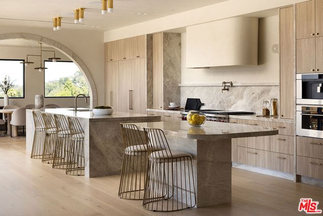 16401 Mulholland Drive, Los Angeles, CA 90049