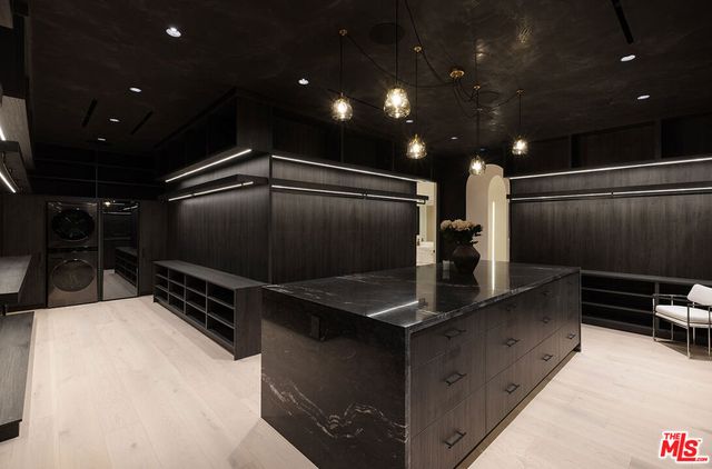 16401 Mulholland Drive, Los Angeles, CA 90049