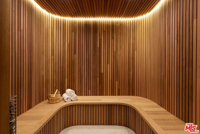 16401 Mulholland Drive, Los Angeles, CA 90049