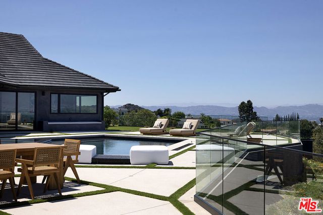 16401 Mulholland Drive, Los Angeles, CA 90049