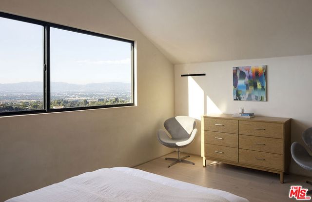 16401 Mulholland Drive, Los Angeles, CA 90049