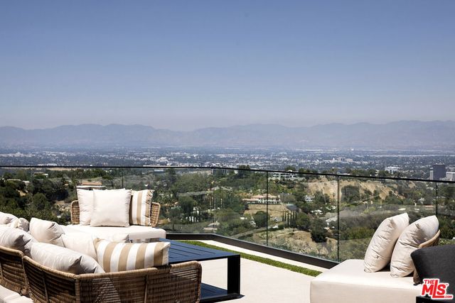 16401 Mulholland Drive, Los Angeles, CA 90049