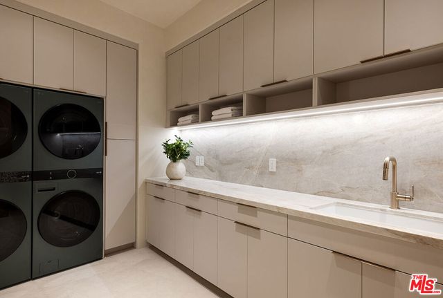 16401 Mulholland Drive, Los Angeles, CA 90049