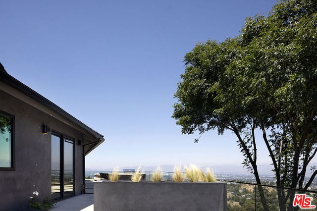 16401 Mulholland Drive, Los Angeles, CA 90049