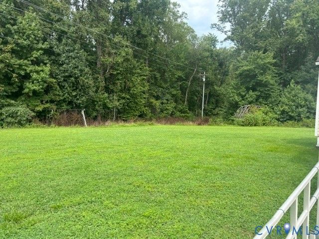 1623 W Chapel Dr, Bumpass, VA 23024
