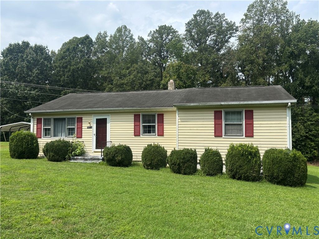 1623 W Chapel Dr, Bumpass, VA 23024