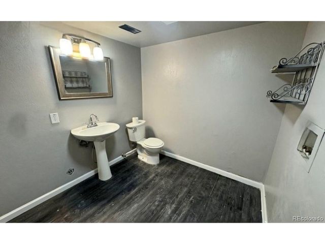 2 Bitterweed Ct, Pueblo, CO 81001