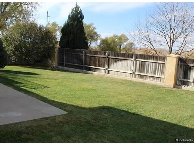 2 Bitterweed Ct, Pueblo, CO 81001