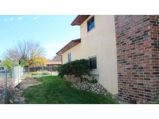 2 Bitterweed Ct, Pueblo, CO 81001