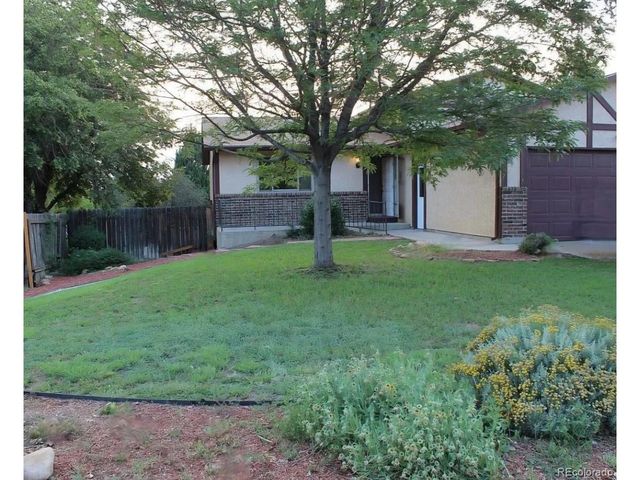 2 Bitterweed Ct, Pueblo, CO 81001